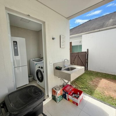 Casa Residencial com 124m², 3 quartos (sendo 3 suítes), 2 garagens, no bairro Cachoeira Do Bom Jesus em Florianópolis