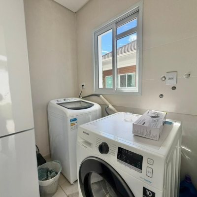 Casa Residencial com 124m², 3 quartos (sendo 3 suítes), 2 garagens, no bairro Cachoeira Do Bom Jesus em Florianópolis