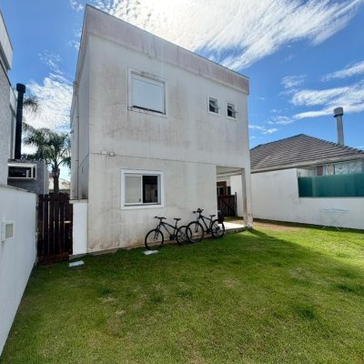 Casa Residencial com 124m², 3 quartos (sendo 3 suítes), 2 garagens, no bairro Cachoeira Do Bom Jesus em Florianópolis
