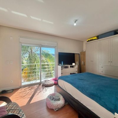 Casa Residencial com 124m², 3 quartos (sendo 3 suítes), 2 garagens, no bairro Cachoeira Do Bom Jesus em Florianópolis