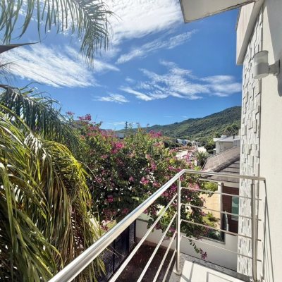 Casa Residencial com 124m², 3 quartos (sendo 3 suítes), 2 garagens, no bairro Cachoeira Do Bom Jesus em Florianópolis
