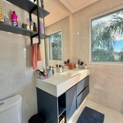 Casa Residencial com 124m², 3 quartos (sendo 3 suítes), 2 garagens, no bairro Cachoeira Do Bom Jesus em Florianópolis