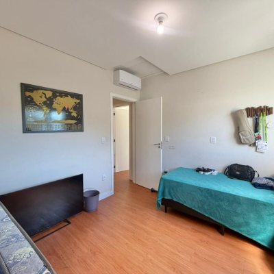 Casa Residencial com 124m², 3 quartos (sendo 3 suítes), 2 garagens, no bairro Cachoeira Do Bom Jesus em Florianópolis