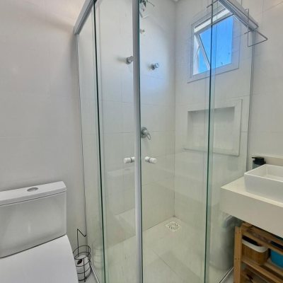 Casa Residencial com 124m², 3 quartos (sendo 3 suítes), 2 garagens, no bairro Cachoeira Do Bom Jesus em Florianópolis