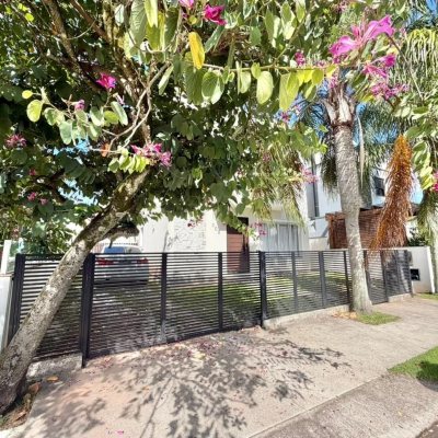 Casa Residencial com 124m², 3 quartos (sendo 3 suítes), 2 garagens, no bairro Cachoeira Do Bom Jesus em Florianópolis