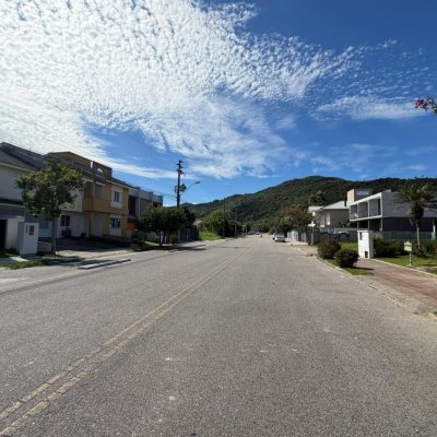 Casa Residencial com 124m², 3 quartos (sendo 3 suítes), 2 garagens, no bairro Cachoeira Do Bom Jesus em Florianópolis