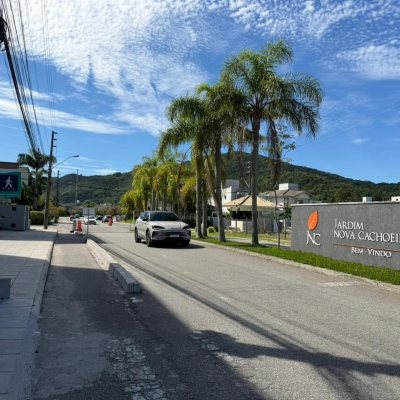 Casa Residencial com 124m², 3 quartos (sendo 3 suítes), 2 garagens, no bairro Cachoeira Do Bom Jesus em Florianópolis