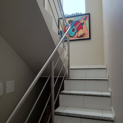 Casa Residencial com 250m², 3 quartos (sendo 1 suíte), 3 garagens, no bairro Ingleses do Rio Vermelho em Florianópolis