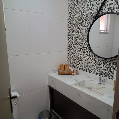 Casa Residencial com 250m², 3 quartos (sendo 1 suíte), 3 garagens, no bairro Ingleses do Rio Vermelho em Florianópolis