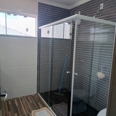 Casa Residencial com 250m², 3 quartos (sendo 1 suíte), 3 garagens, no bairro Ingleses do Rio Vermelho em Florianópolis