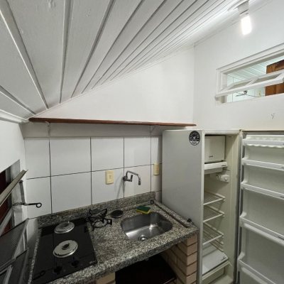 Casa Residencial com 168m², 2 garagens, no bairro Carvoeira em Florianópolis