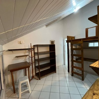 Casa Residencial com 168m², 2 garagens, no bairro Carvoeira em Florianópolis