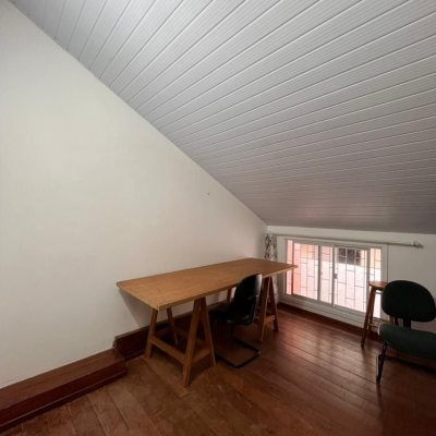 Casa Residencial com 168m², 2 garagens, no bairro Carvoeira em Florianópolis