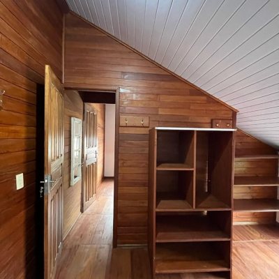 Casa Residencial com 168m², 2 garagens, no bairro Carvoeira em Florianópolis