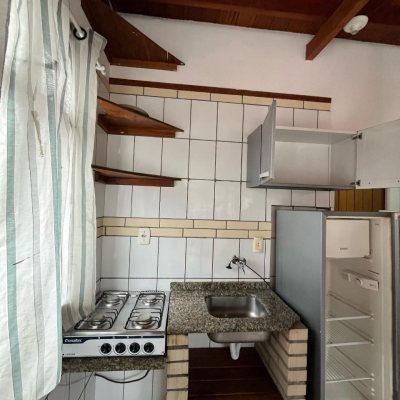 Casa Residencial com 168m², 2 garagens, no bairro Carvoeira em Florianópolis