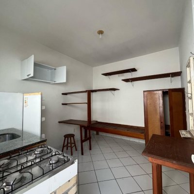 Casa Residencial com 168m², 2 garagens, no bairro Carvoeira em Florianópolis