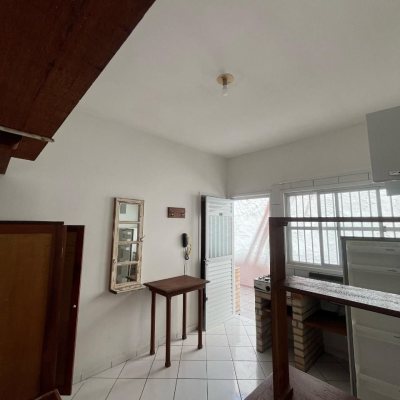 Casa Residencial com 168m², 2 garagens, no bairro Carvoeira em Florianópolis