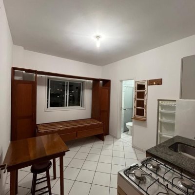 Casa Residencial com 168m², 2 garagens, no bairro Carvoeira em Florianópolis