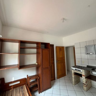 Casa Residencial com 168m², 2 garagens, no bairro Carvoeira em Florianópolis