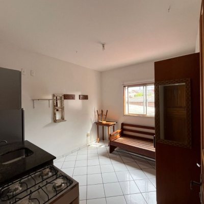 Casa Residencial com 168m², 2 garagens, no bairro Carvoeira em Florianópolis