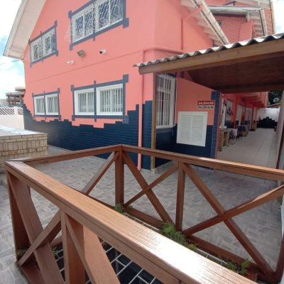 Casa Residencial com 168m², 2 garagens, no bairro Carvoeira em Florianópolis