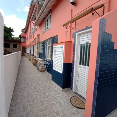 Casa Residencial com 168m², 2 garagens, no bairro Carvoeira em Florianópolis