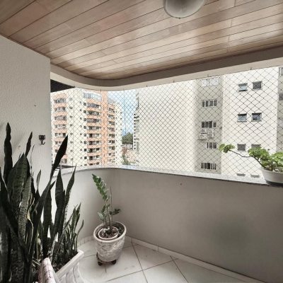 Apartamentos com 123m², 3 quartos (sendo 1 suíte), 1 garagem, no bairro Centro em Florianópolis