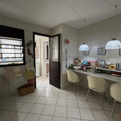 Apartamentos com 123m², 3 quartos (sendo 1 suíte), 1 garagem, no bairro Centro em Florianópolis