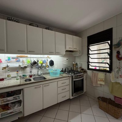 Apartamentos com 123m², 3 quartos (sendo 1 suíte), 1 garagem, no bairro Centro em Florianópolis