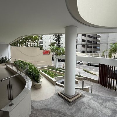 Apartamentos com 123m², 3 quartos (sendo 1 suíte), 1 garagem, no bairro Centro em Florianópolis