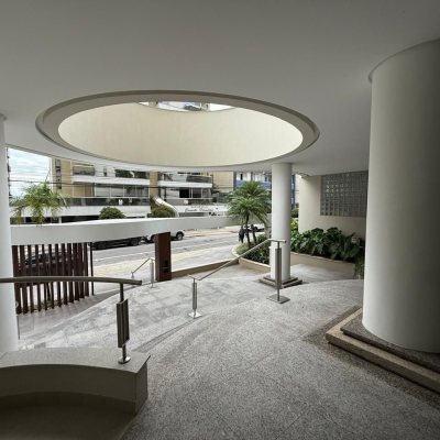 Apartamentos com 123m², 3 quartos (sendo 1 suíte), 1 garagem, no bairro Centro em Florianópolis