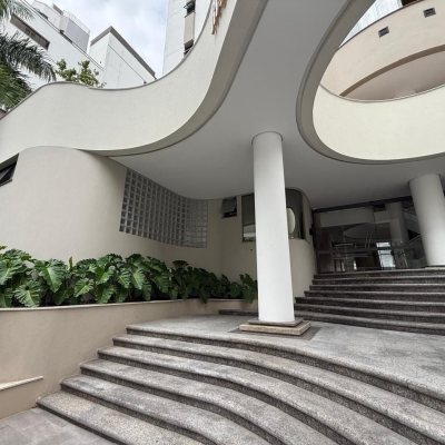 Apartamentos com 123m², 3 quartos (sendo 1 suíte), 1 garagem, no bairro Centro em Florianópolis