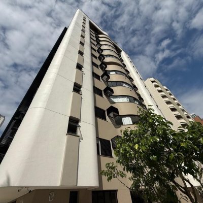 Apartamentos com 123m², 3 quartos (sendo 1 suíte), 1 garagem, no bairro Centro em Florianópolis