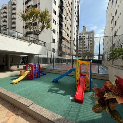Apartamentos com 123m², 3 quartos (sendo 1 suíte), 1 garagem, no bairro Centro em Florianópolis