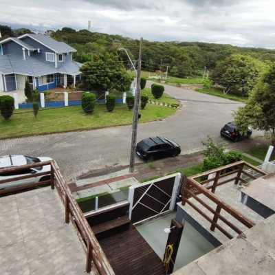 Sobrado Residencial com 105m², 3 quartos (sendo 1 suíte), 1 garagem, no bairro Campeche em Florianopolis