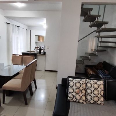 Sobrado Residencial com 105m², 3 quartos (sendo 1 suíte), 1 garagem, no bairro Campeche em Florianopolis