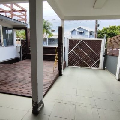 Sobrado Residencial com 105m², 3 quartos (sendo 1 suíte), 1 garagem, no bairro Campeche em Florianopolis