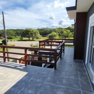 Sobrado Residencial com 105m², 3 quartos (sendo 1 suíte), 1 garagem, no bairro Campeche em Florianopolis