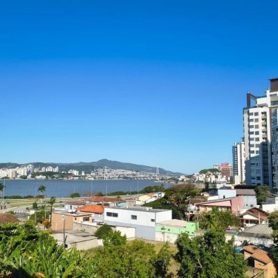 Apartamentos com 133m², 3 quartos (sendo 1 suíte), 1 garagem, no bairro Balneário em Florianópolis