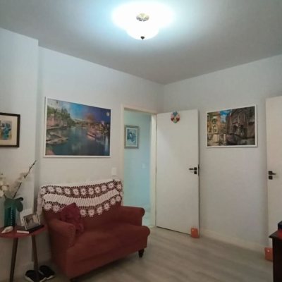 Apartamentos com 133m², 3 quartos (sendo 1 suíte), 1 garagem, no bairro Balneário em Florianópolis