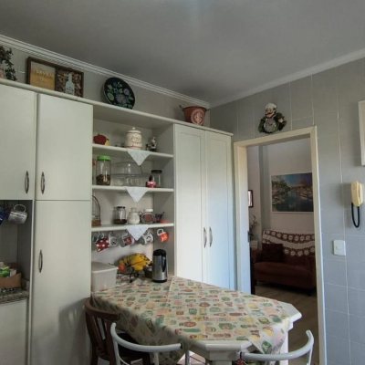 Apartamentos com 133m², 3 quartos (sendo 1 suíte), 1 garagem, no bairro Balneário em Florianópolis