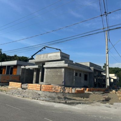 Casa Residencial com 75m², 2 quartos (sendo 1 suíte), 1 garagem, no bairro Forquilhas em São José