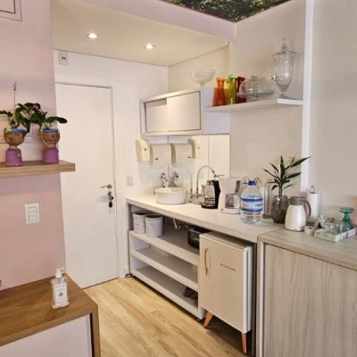 Sala com 27m², no bairro Trindade em Florianópolis