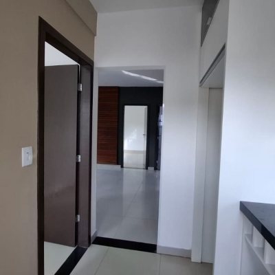Casa em Condomínio com 105m², 2 quartos, 2 garagens, no bairro São João Do Rio Vermelho em Florianópolis
