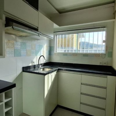 Casa em Condomínio com 105m², 2 quartos, 2 garagens, no bairro São João Do Rio Vermelho em Florianópolis