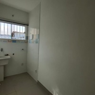 Casa em Condomínio com 105m², 2 quartos, 2 garagens, no bairro São João Do Rio Vermelho em Florianópolis