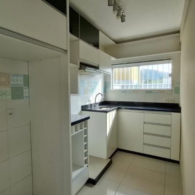 Casa em Condomínio com 105m², 2 quartos, 2 garagens, no bairro São João Do Rio Vermelho em Florianópolis