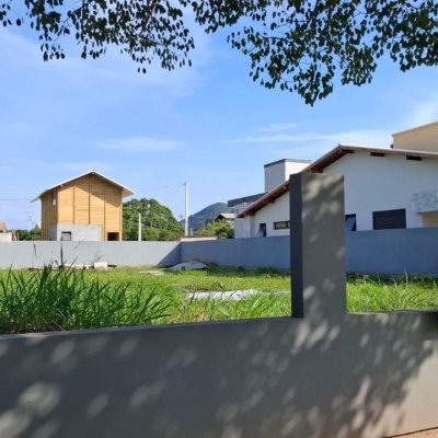 Terrenos Residenciais com 459m², no bairro São João Do Rio Vermelho em Florianópolis