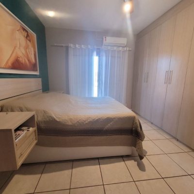 Casa Residencial com 310m², 5 quartos (sendo 2 suítes), 4 garagens, no bairro Coqueiros em Florianópolis