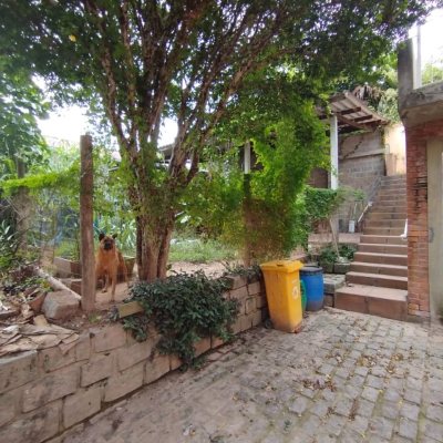 Casa Residencial com 310m², 5 quartos (sendo 2 suítes), 4 garagens, no bairro Coqueiros em Florianópolis